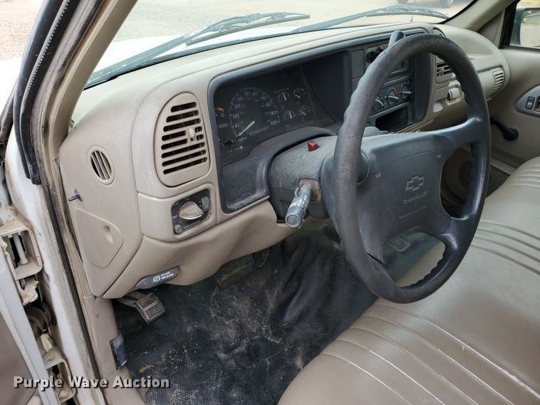 image for item HK9223 1996 Chevrolet Suburban C1500  SUV