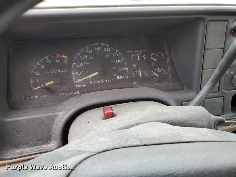 image for item HK9223 1996 Chevrolet Suburban C1500  SUV