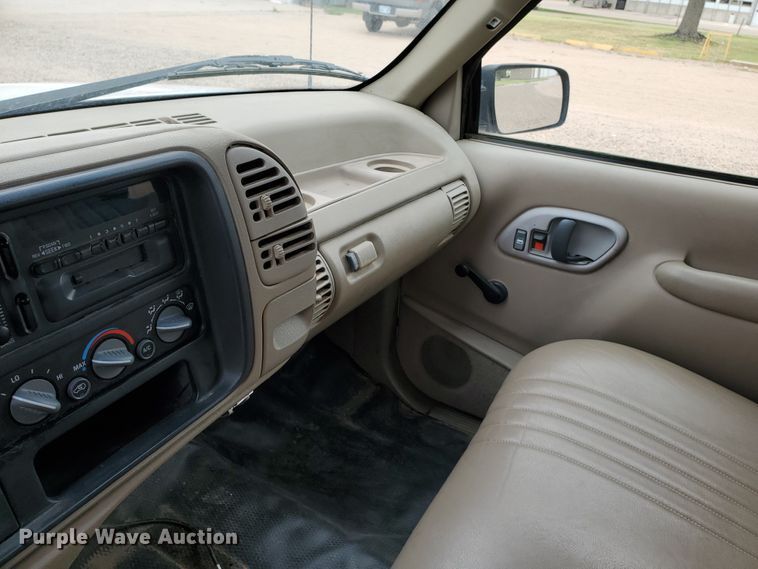 image for item HK9223 1996 Chevrolet Suburban C1500  SUV