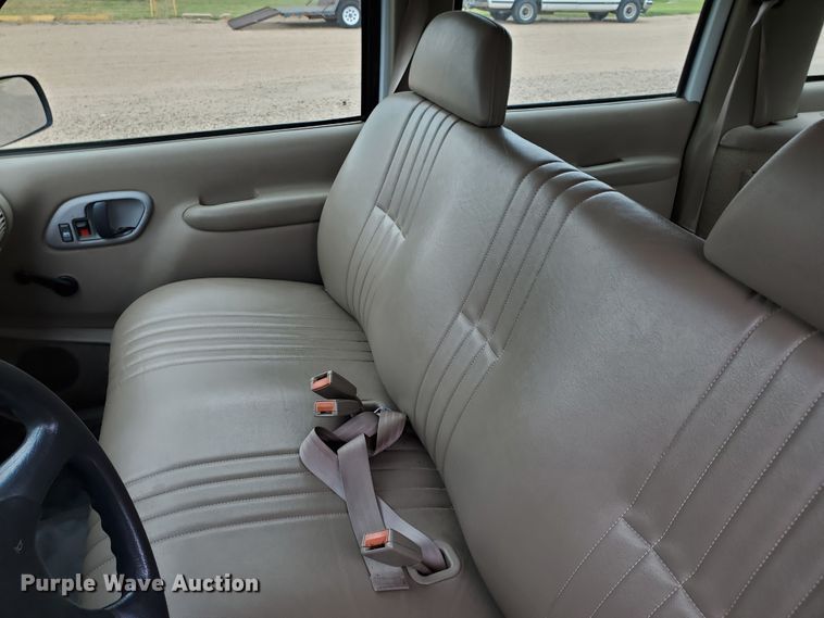 image for item HK9223 1996 Chevrolet Suburban C1500  SUV