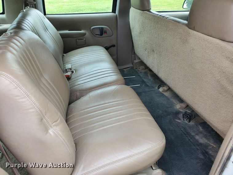 image for item HK9223 1996 Chevrolet Suburban C1500  SUV