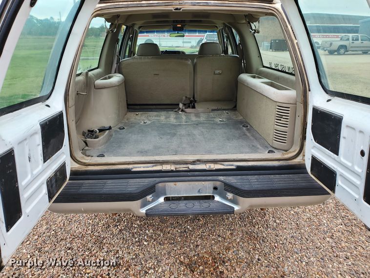 image for item HK9223 1996 Chevrolet Suburban C1500  SUV