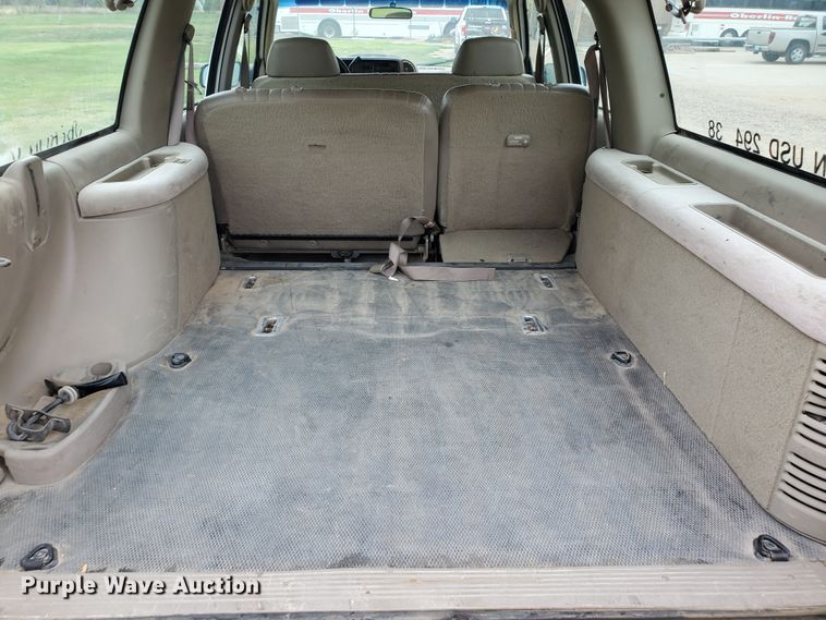 image for item HK9223 1996 Chevrolet Suburban C1500  SUV