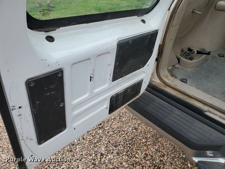 image for item HK9223 1996 Chevrolet Suburban C1500  SUV