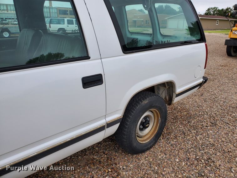image for item HK9223 1996 Chevrolet Suburban C1500  SUV