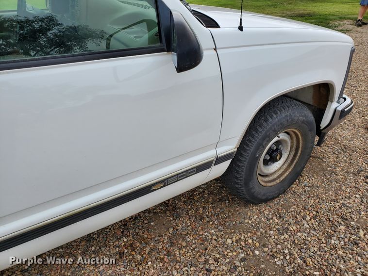 image for item HK9223 1996 Chevrolet Suburban C1500  SUV