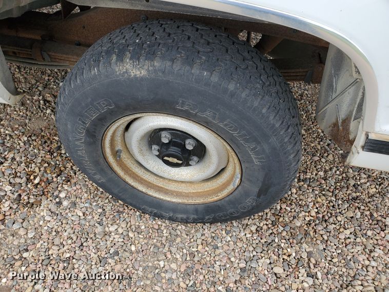 image for item HK9223 1996 Chevrolet Suburban C1500  SUV