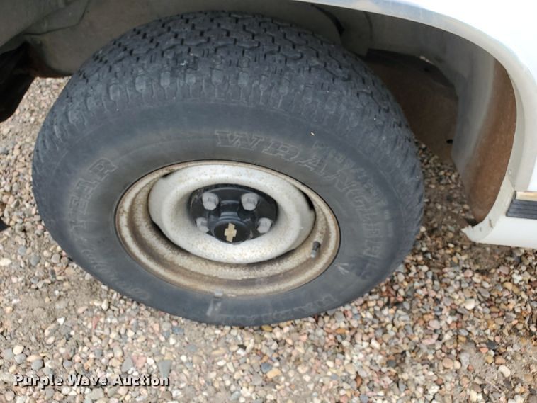 image for item HK9223 1996 Chevrolet Suburban C1500  SUV