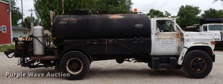 image for item HM9716 1985 Chevrolet 70  oil distributor truck