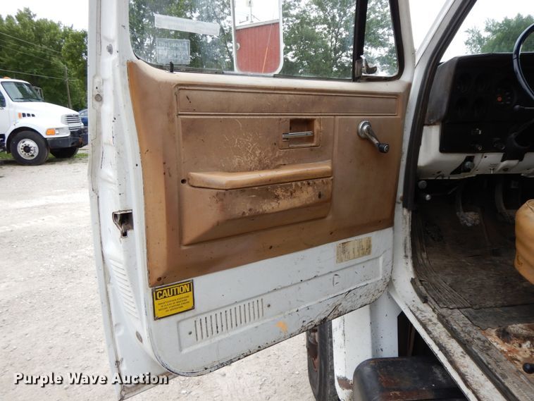 image for item HM9716 1985 Chevrolet 70  oil distributor truck