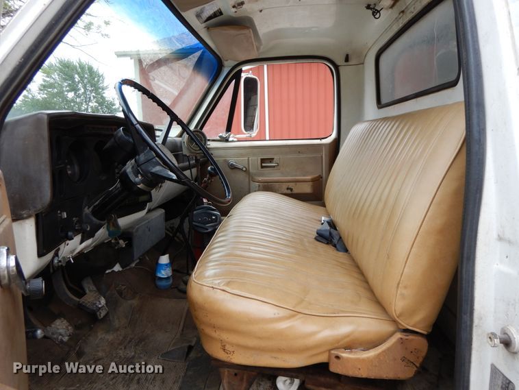 image for item HM9716 1985 Chevrolet 70  oil distributor truck