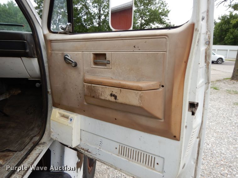 image for item HM9716 1985 Chevrolet 70  oil distributor truck