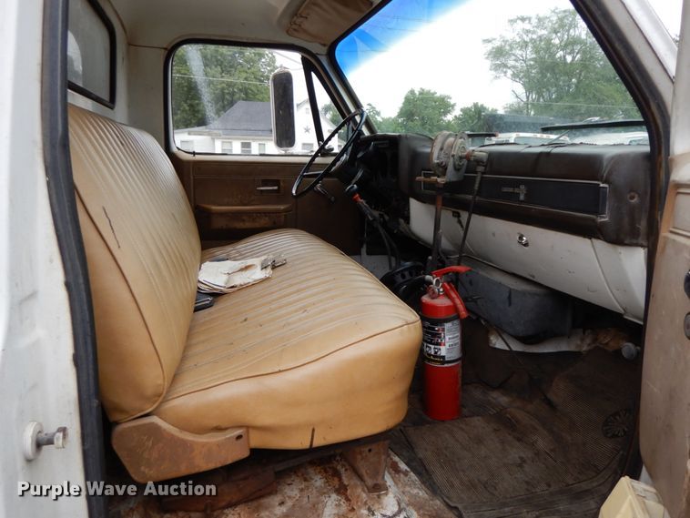 image for item HM9716 1985 Chevrolet 70  oil distributor truck