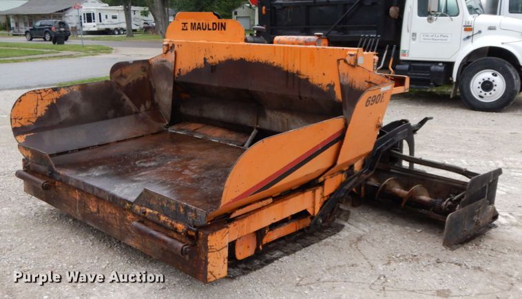 image for item HM9717 1998 Mauldin 690E  paver