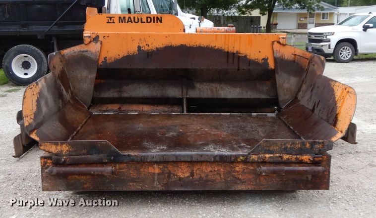 image for item HM9717 1998 Mauldin 690E  paver