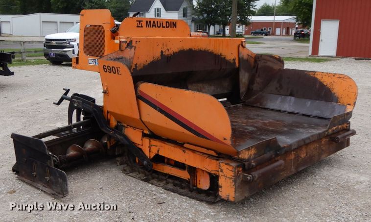 image for item HM9717 1998 Mauldin 690E  paver