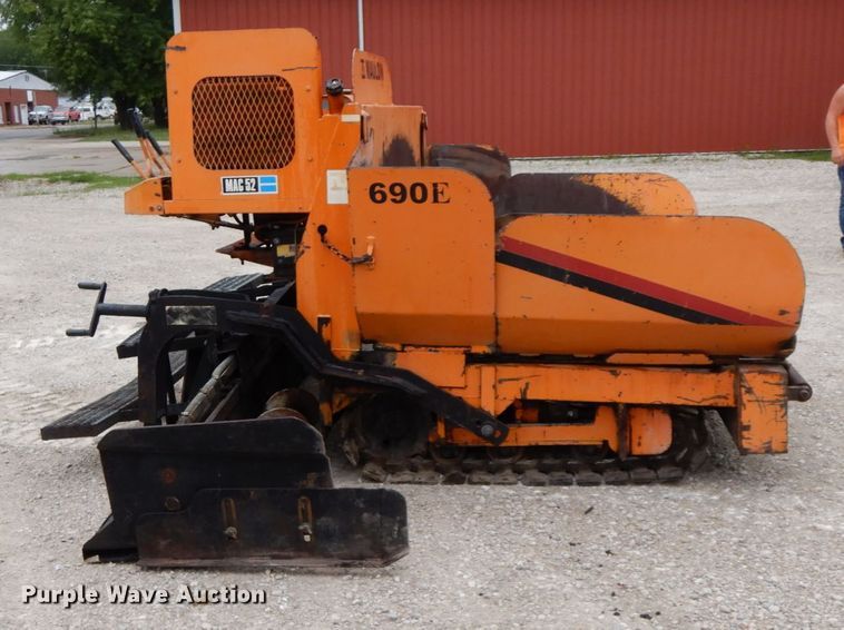 image for item HM9717 1998 Mauldin 690E  paver