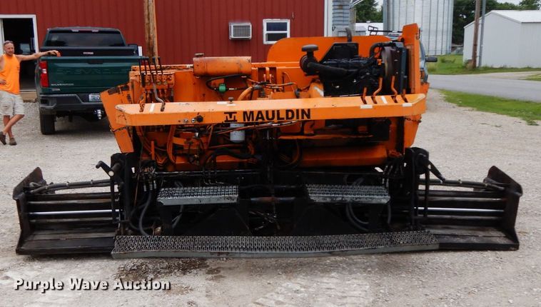 image for item HM9717 1998 Mauldin 690E  paver