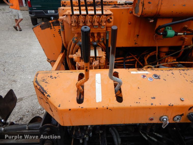 image for item HM9717 1998 Mauldin 690E  paver