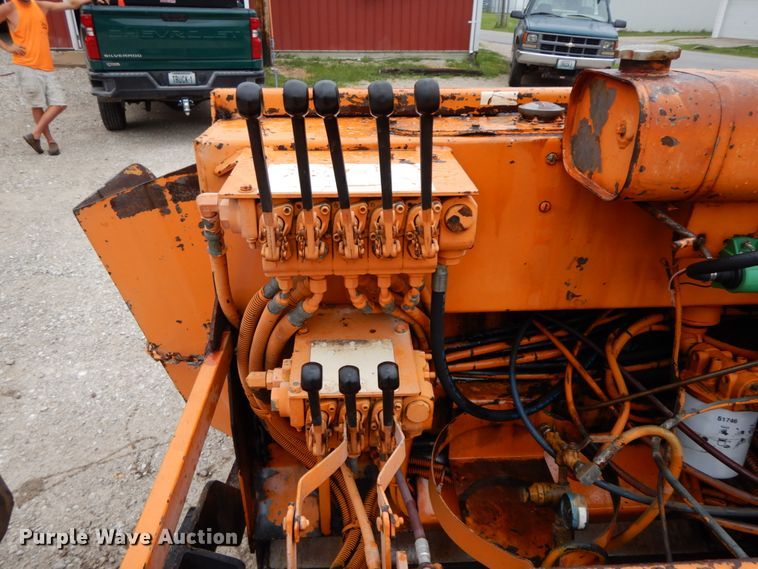 image for item HM9717 1998 Mauldin 690E  paver