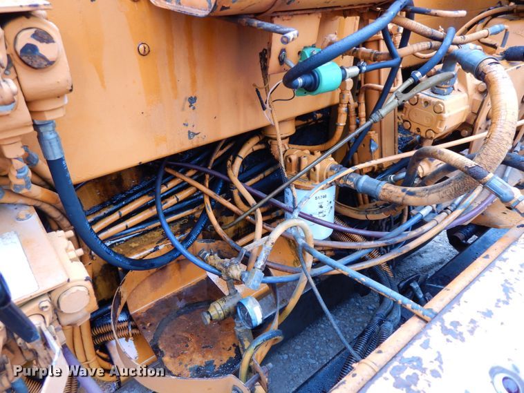 image for item HM9717 1998 Mauldin 690E  paver