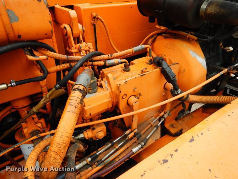 image for item HM9717 1998 Mauldin 690E  paver