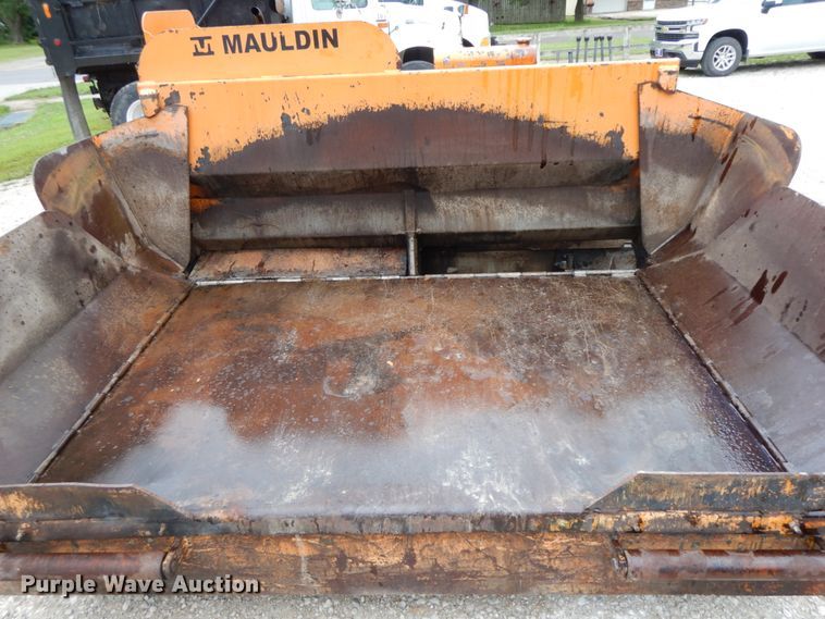 image for item HM9717 1998 Mauldin 690E  paver