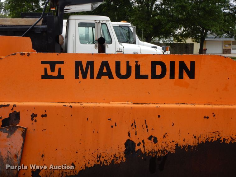 image for item HM9717 1998 Mauldin 690E  paver