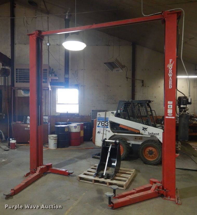 image for item HO9000 Forward Manufacturing DP10A lift