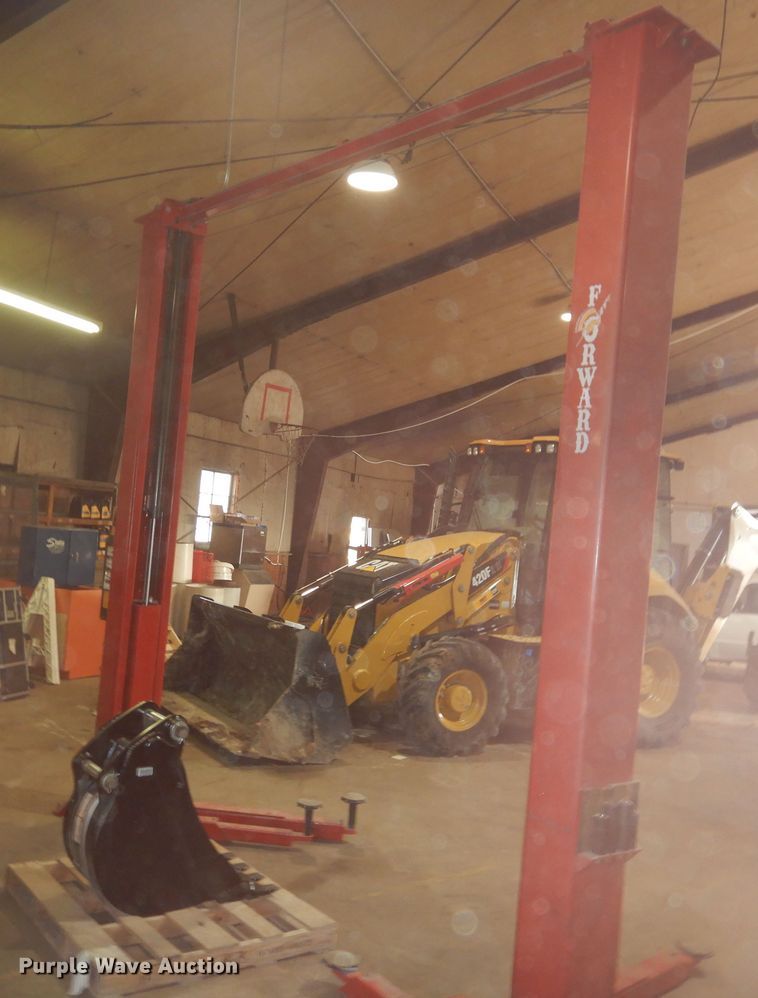 image for item HO9000 Forward Manufacturing DP10A lift