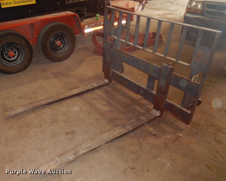 image for item HO9005 Paladin 100447-0733 pallet forks