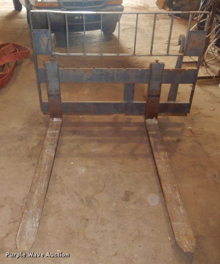 image for item HO9005 Paladin 100447-0733 pallet forks