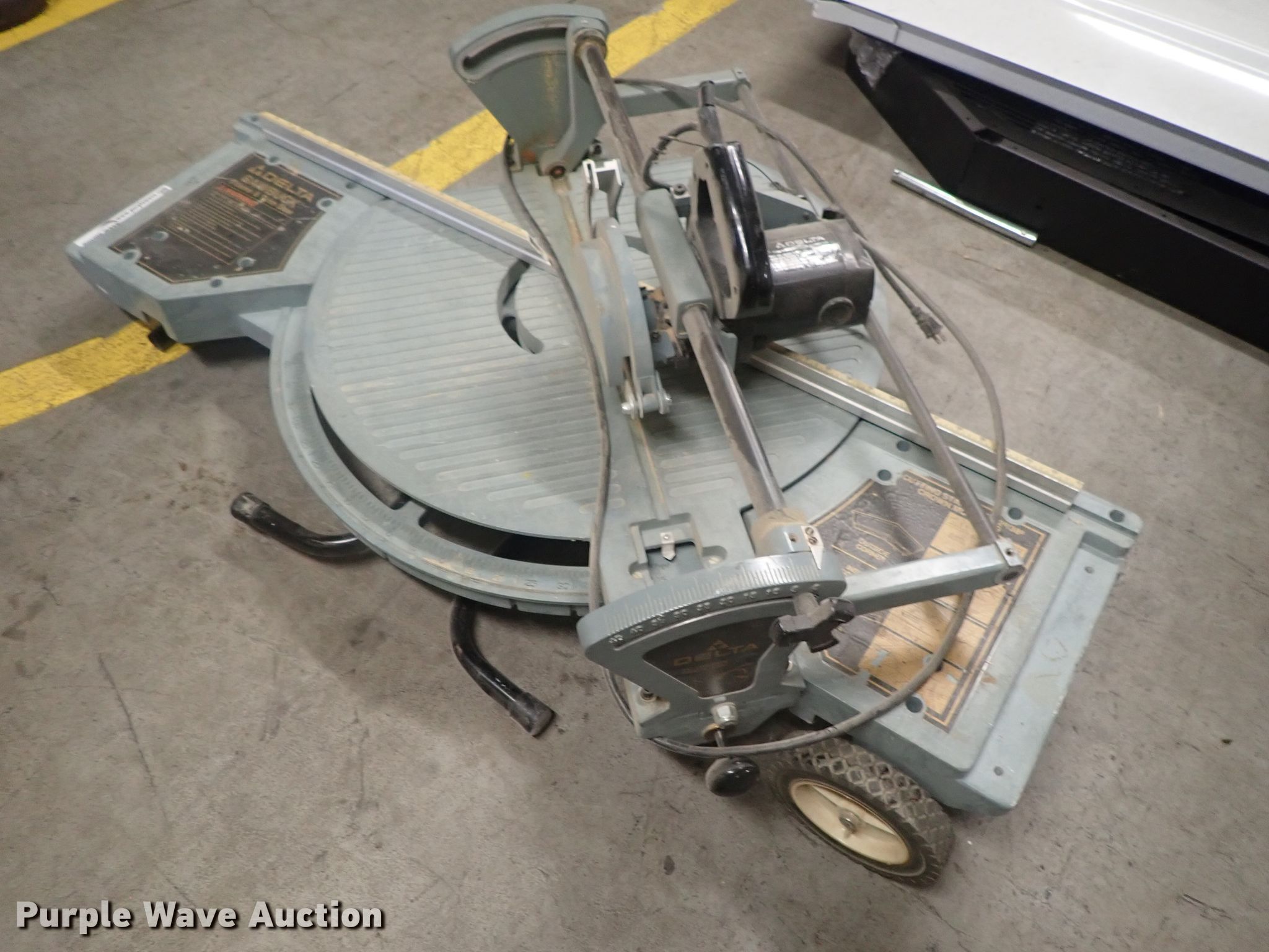 Delta Sawbuck trim saw in Wichita, KS Item GV9472 sold Purple Wave