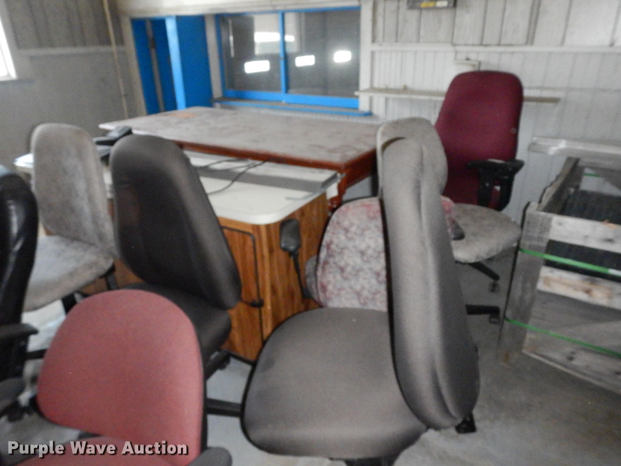 Furniture in Junction City, KS Item HV9399 sold Purple Wave