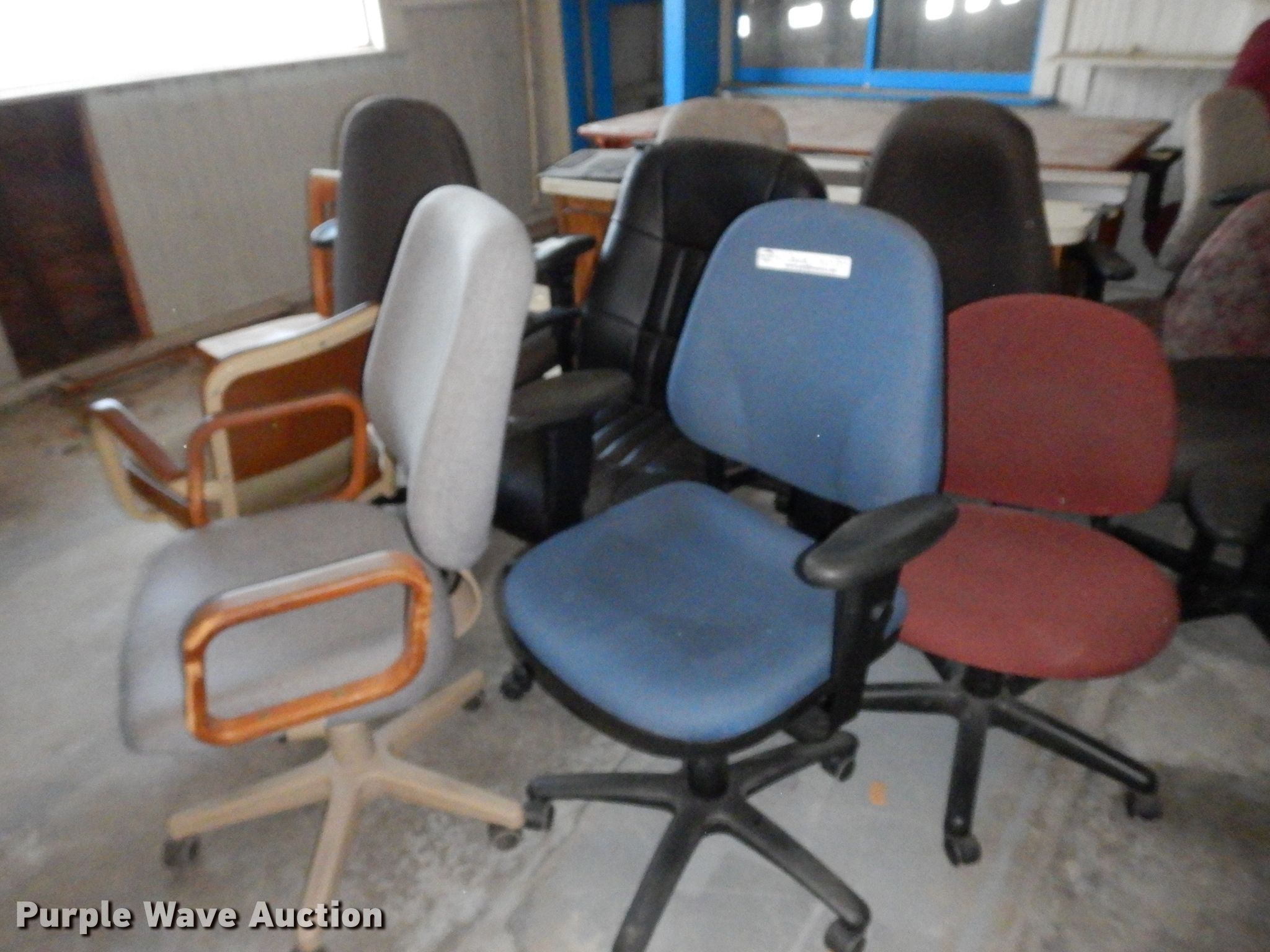 Furniture in Junction City, KS Item HV9399 sold Purple Wave