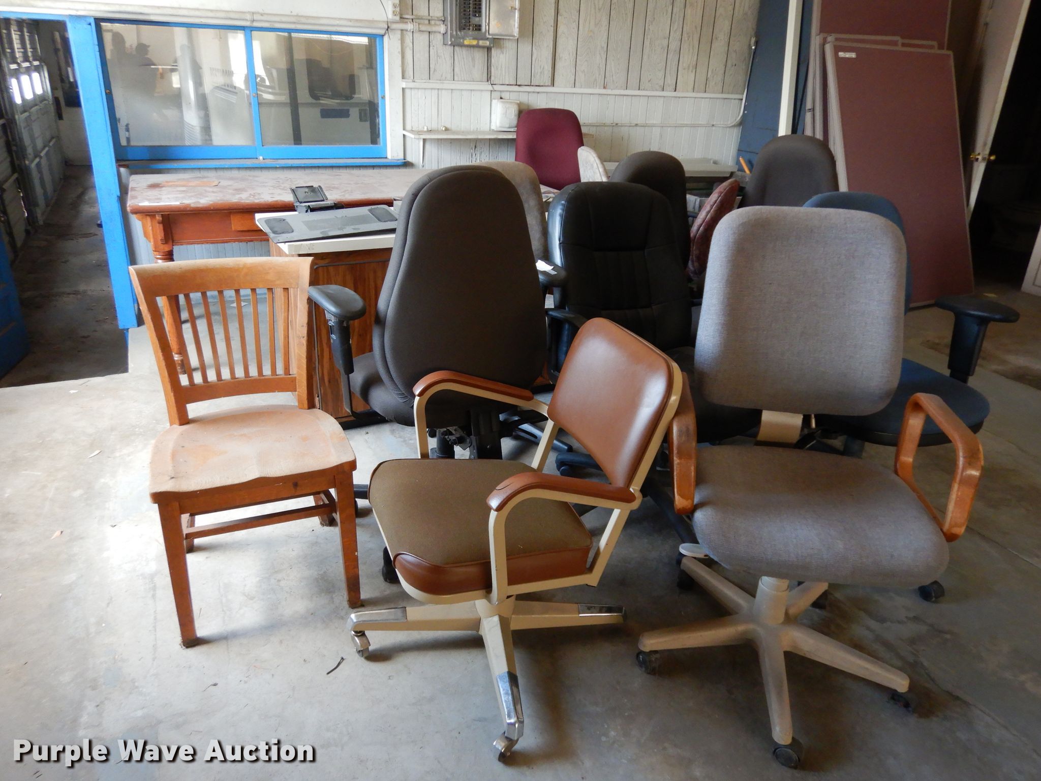 Furniture in Junction City, KS Item HV9399 sold Purple Wave