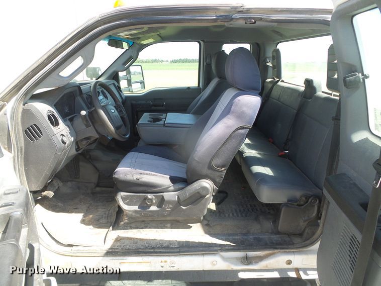 image for item DD0420 2013 Ford F550 Super Duty  truck cab and chassis