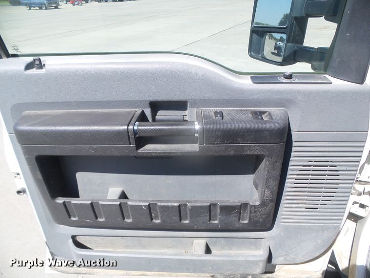 image for item DD0420 2013 Ford F550 Super Duty  truck cab and chassis