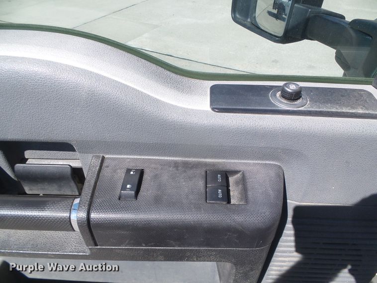 image for item DD0420 2013 Ford F550 Super Duty  truck cab and chassis