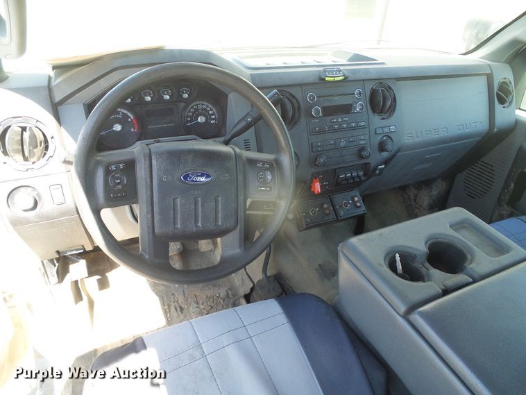 image for item DD0420 2013 Ford F550 Super Duty  truck cab and chassis