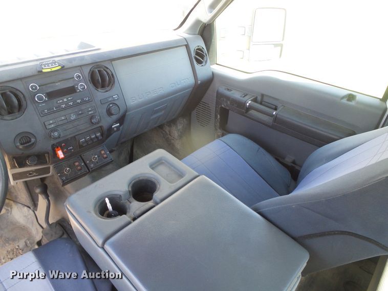 image for item DD0420 2013 Ford F550 Super Duty  truck cab and chassis