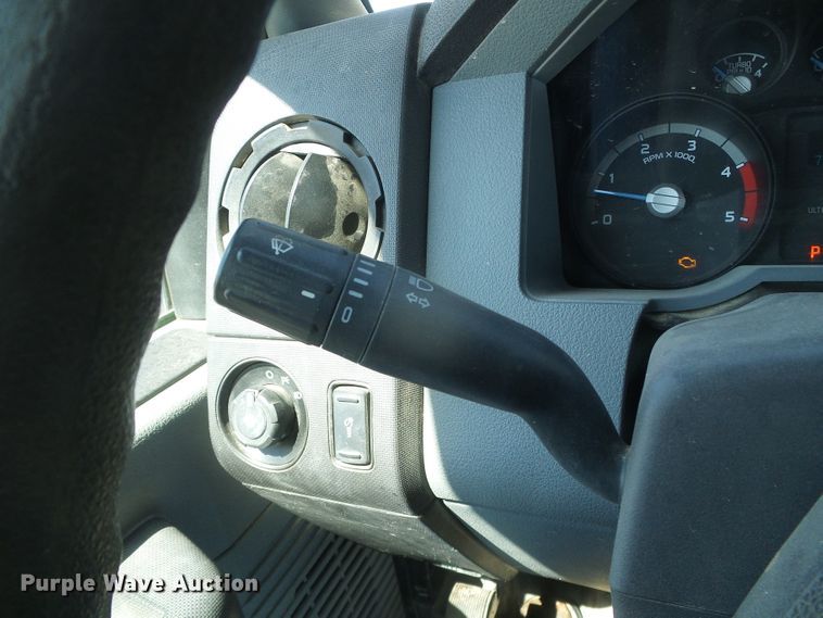 image for item DD0420 2013 Ford F550 Super Duty  truck cab and chassis