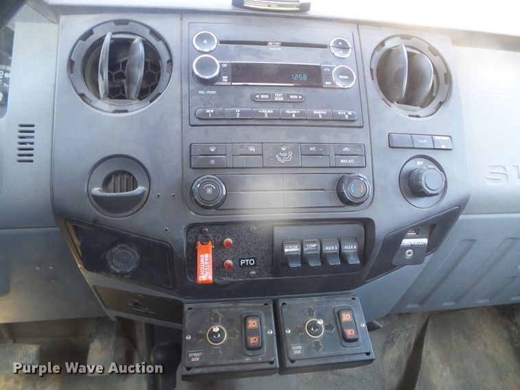 image for item DD0420 2013 Ford F550 Super Duty  truck cab and chassis