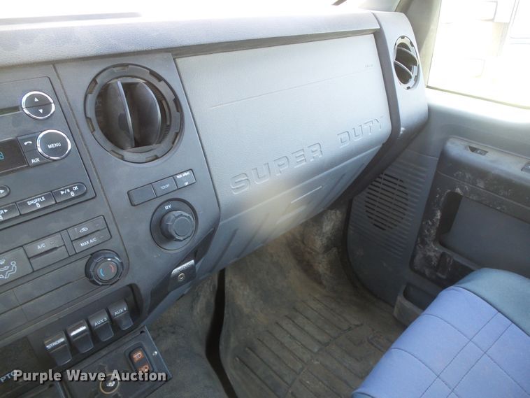 image for item DD0420 2013 Ford F550 Super Duty  truck cab and chassis