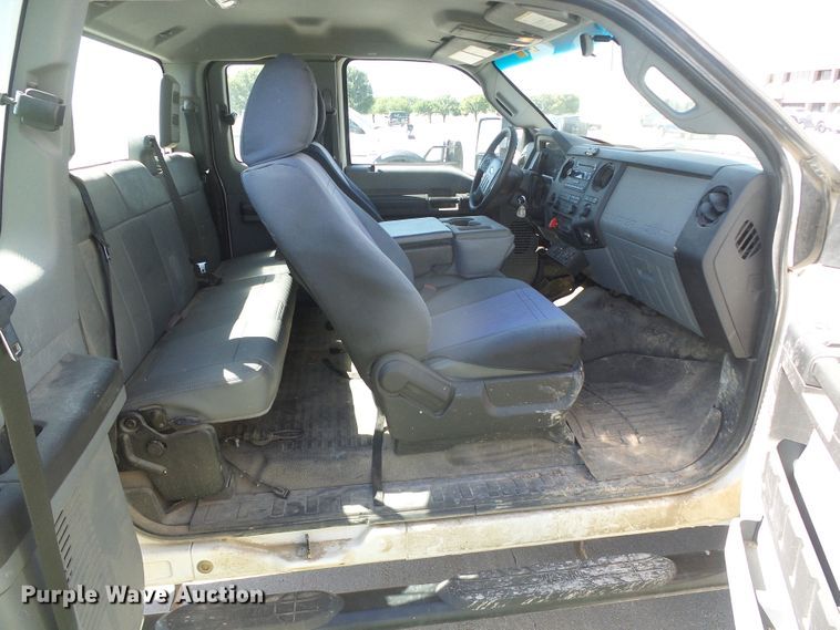 image for item DD0420 2013 Ford F550 Super Duty  truck cab and chassis