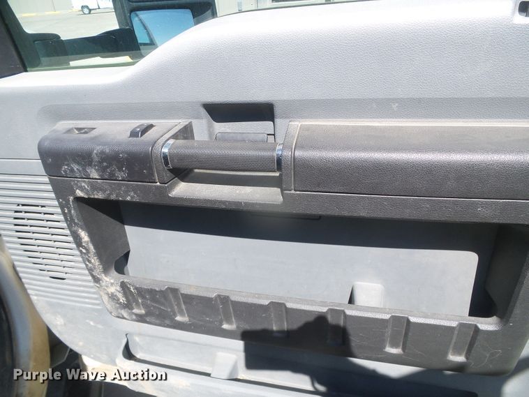 image for item DD0420 2013 Ford F550 Super Duty  truck cab and chassis