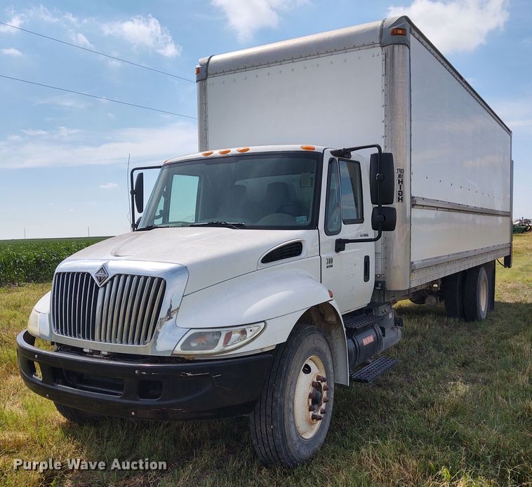 image for item DE6978 2007 International 4300  box truck