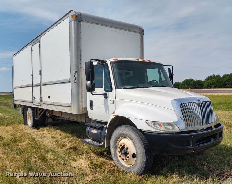 image for item DE6978 2007 International 4300  box truck