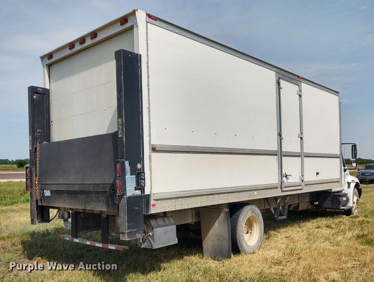 image for item DE6978 2007 International 4300  box truck