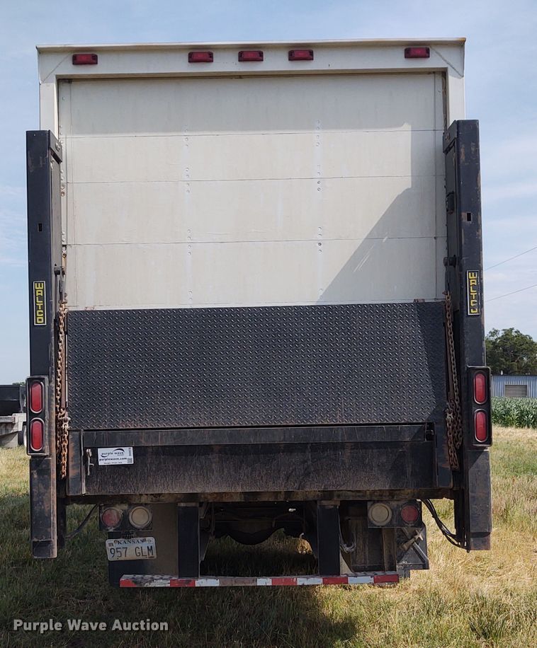 image for item DE6978 2007 International 4300  box truck